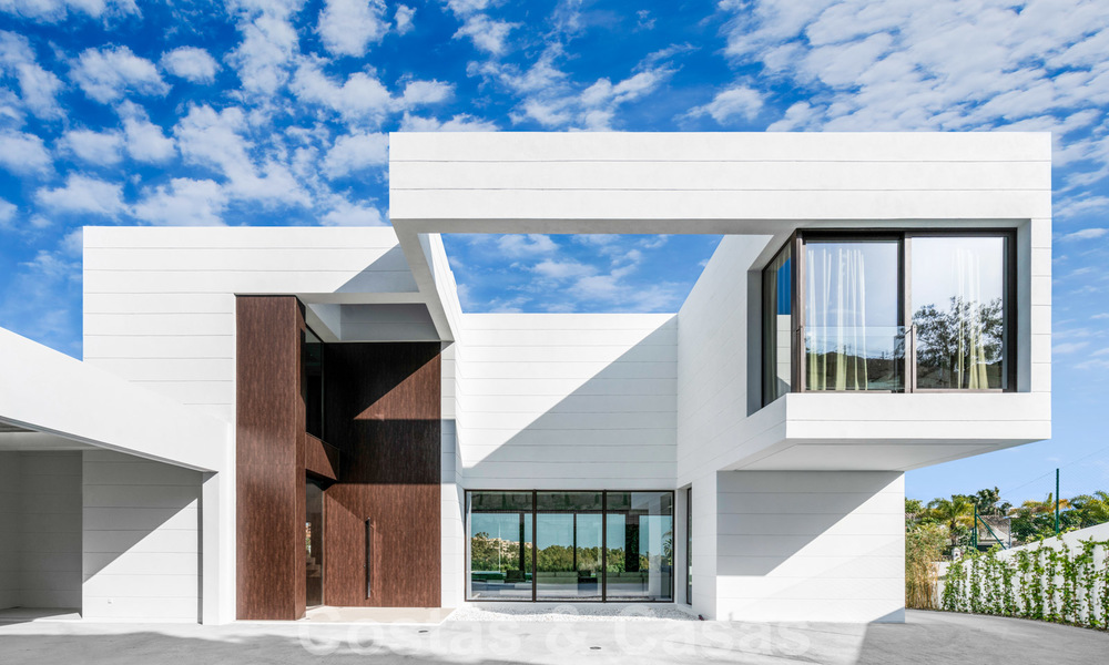 Prêt à emménager, nouvelle villa de luxe moderne et spacieuse à vendre, située directement sur le terrain de golf de Marbella - Benahavis 25913