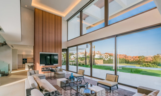 Prêt à emménager, nouvelle villa de luxe moderne et spacieuse à vendre, située directement sur le terrain de golf de Marbella - Benahavis 25914 
