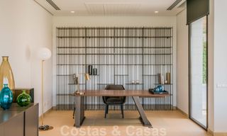 Prêt à emménager, nouvelle villa de luxe moderne et spacieuse à vendre, située directement sur le terrain de golf de Marbella - Benahavis 25915 
