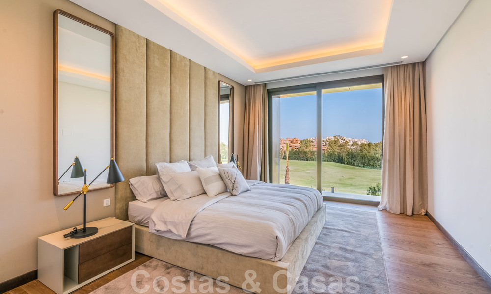 Prêt à emménager, nouvelle villa de luxe moderne et spacieuse à vendre, située directement sur le terrain de golf de Marbella - Benahavis 25916