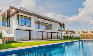 Prêt à emménager, nouvelle villa de luxe moderne et spacieuse à vendre, située directement sur le terrain de golf de Marbella - Benahavis 25923 