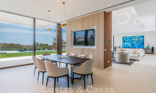 Prêt à emménager, nouvelle villa de luxe moderne et spacieuse à vendre, située directement sur le terrain de golf de Marbella - Benahavis 25924 