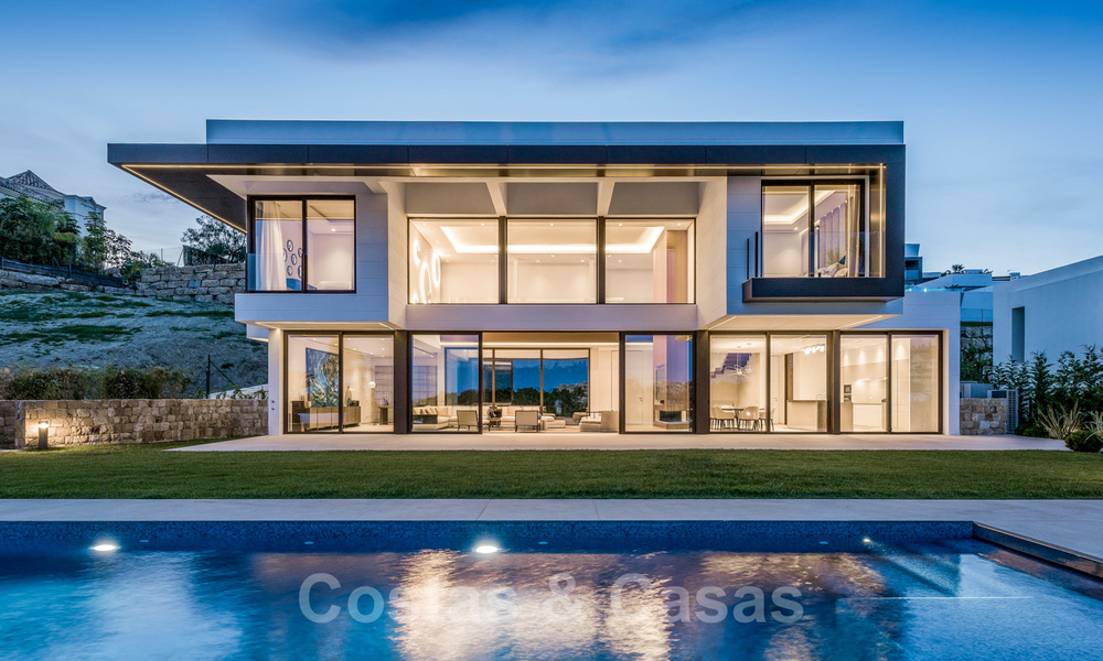 Prêt à emménager, nouvelle villa de luxe moderne et spacieuse à vendre, située directement sur le terrain de golf de Marbella - Benahavis 25928