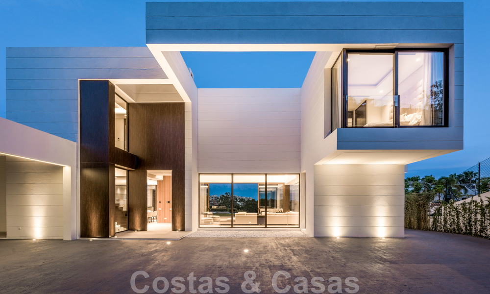 Prêt à emménager, nouvelle villa de luxe moderne et spacieuse à vendre, située directement sur le terrain de golf de Marbella - Benahavis 25934