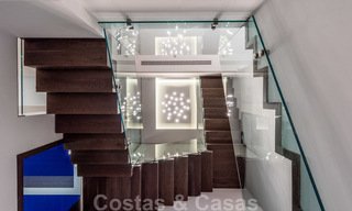 Prêt à emménager, nouvelle villa de luxe moderne et spacieuse à vendre, située directement sur le terrain de golf de Marbella - Benahavis 25935 