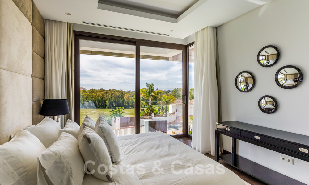 Prêt à emménager, nouvelle villa de luxe moderne et spacieuse à vendre, située directement sur le terrain de golf de Marbella - Benahavis 25936