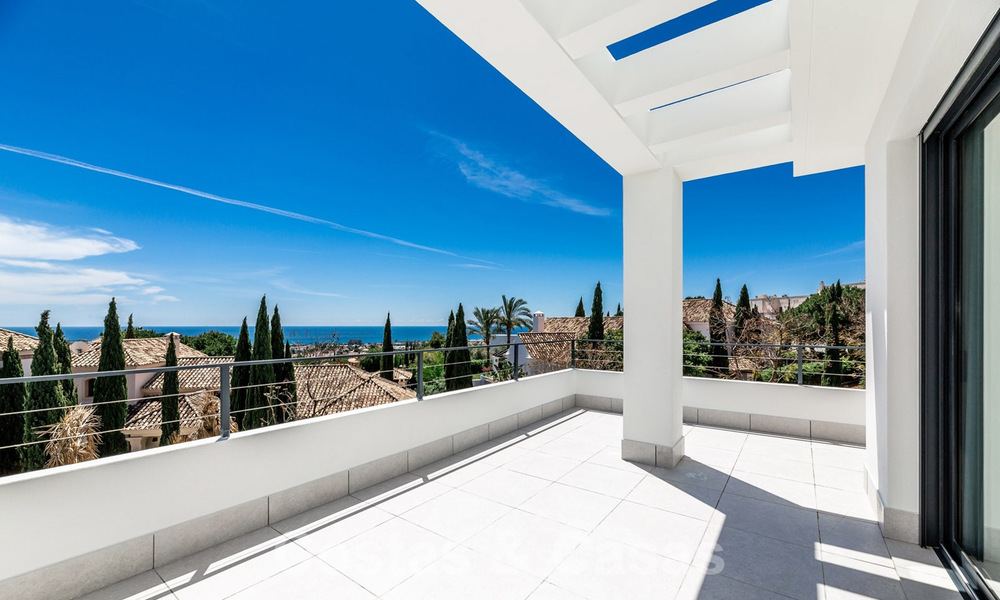 Villa moderne avec vue sur la mer à vendre sur le golf de Los Flamingos à Marbella - Benahavis. Prix réduit. 26002