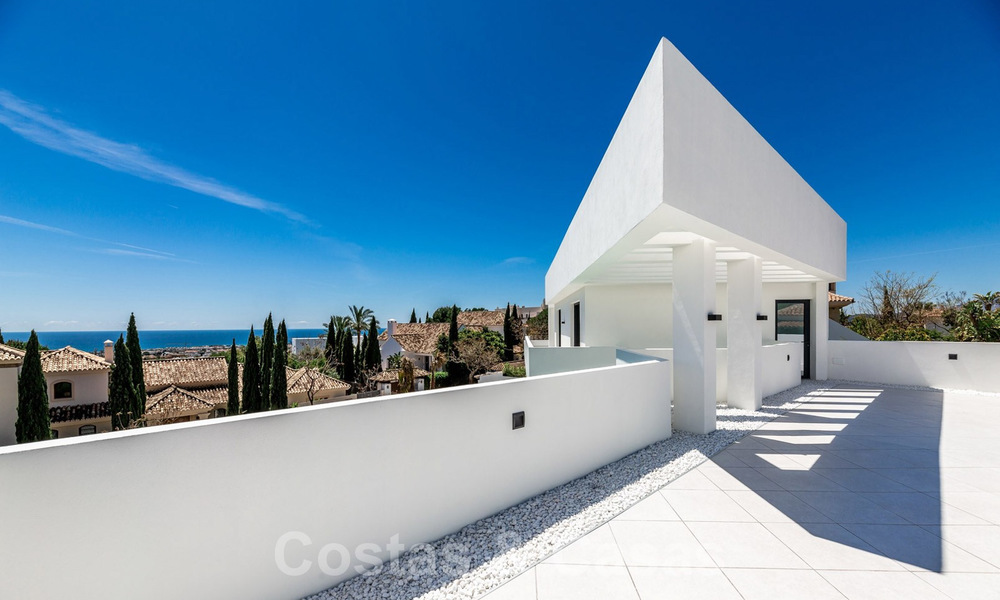 Villa moderne avec vue sur la mer à vendre sur le golf de Los Flamingos à Marbella - Benahavis. Prix réduit. 26004
