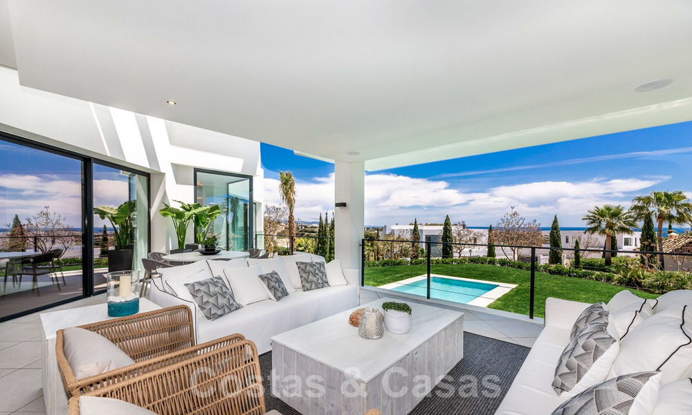 Villa moderne avec vue sur la mer à vendre sur le golf de Los Flamingos à Marbella - Benahavis. Prix réduit. 26005