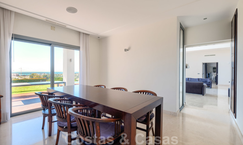 Villa moderne avec vue panoramique sur le golf et la mer à vendre à Los Flamingos Golf à Marbella - Benahavis 26025
