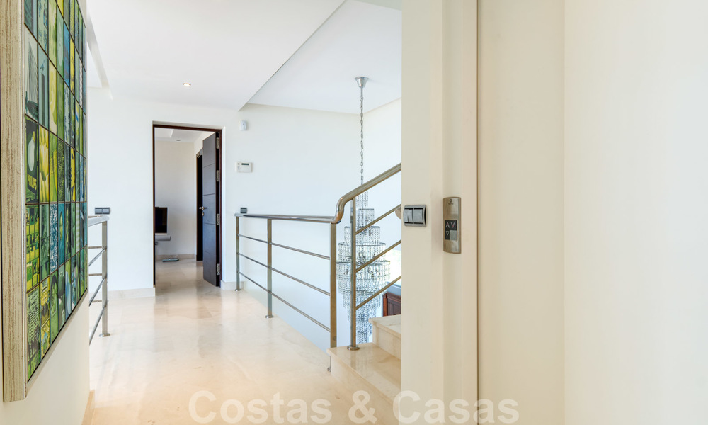 Villa moderne avec vue panoramique sur le golf et la mer à vendre à Los Flamingos Golf à Marbella - Benahavis 26045