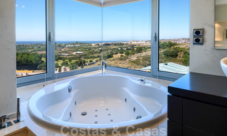 Villa moderne avec vue panoramique sur le golf et la mer à vendre à Los Flamingos Golf à Marbella - Benahavis 26051 