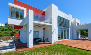 Villa moderne avec vue panoramique sur le golf et la mer à vendre à Los Flamingos Golf à Marbella - Benahavis 26060 