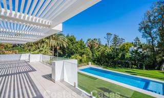 Emménager dans une villa moderne prêt de la mer à vendre dans la prestigieuse Baja de Guadalmina à Marbella 26068 