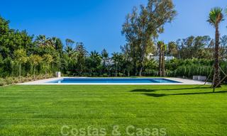 Emménager dans une villa moderne prêt de la mer à vendre dans la prestigieuse Baja de Guadalmina à Marbella 26069 