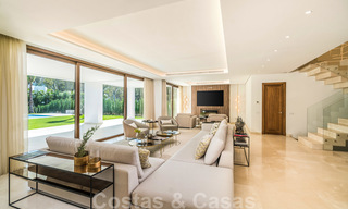 Emménager dans une villa moderne prêt de la mer à vendre dans la prestigieuse Baja de Guadalmina à Marbella 26071 