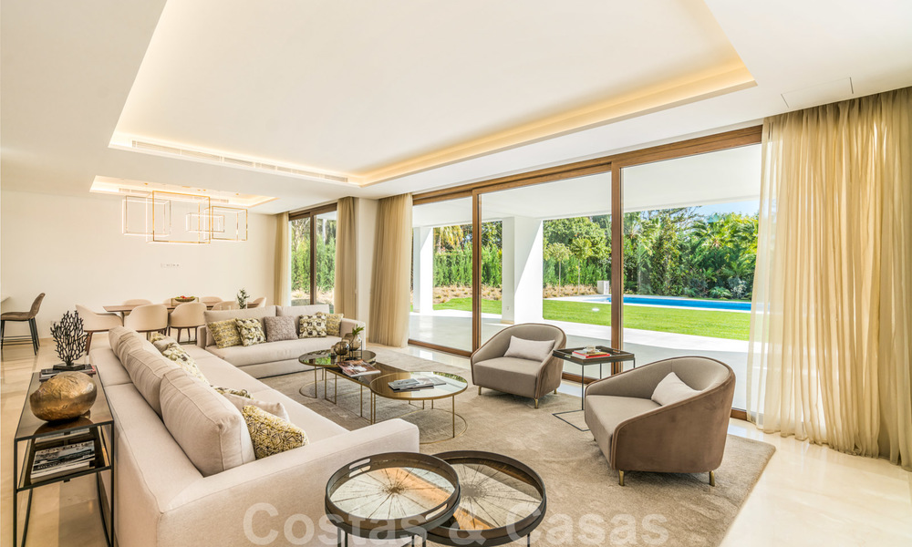 Emménager dans une villa moderne prêt de la mer à vendre dans la prestigieuse Baja de Guadalmina à Marbella 26074