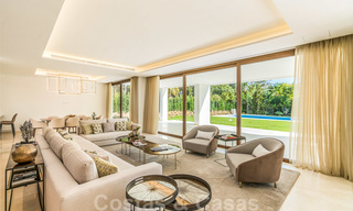 Emménager dans une villa moderne prêt de la mer à vendre dans la prestigieuse Baja de Guadalmina à Marbella 26074 