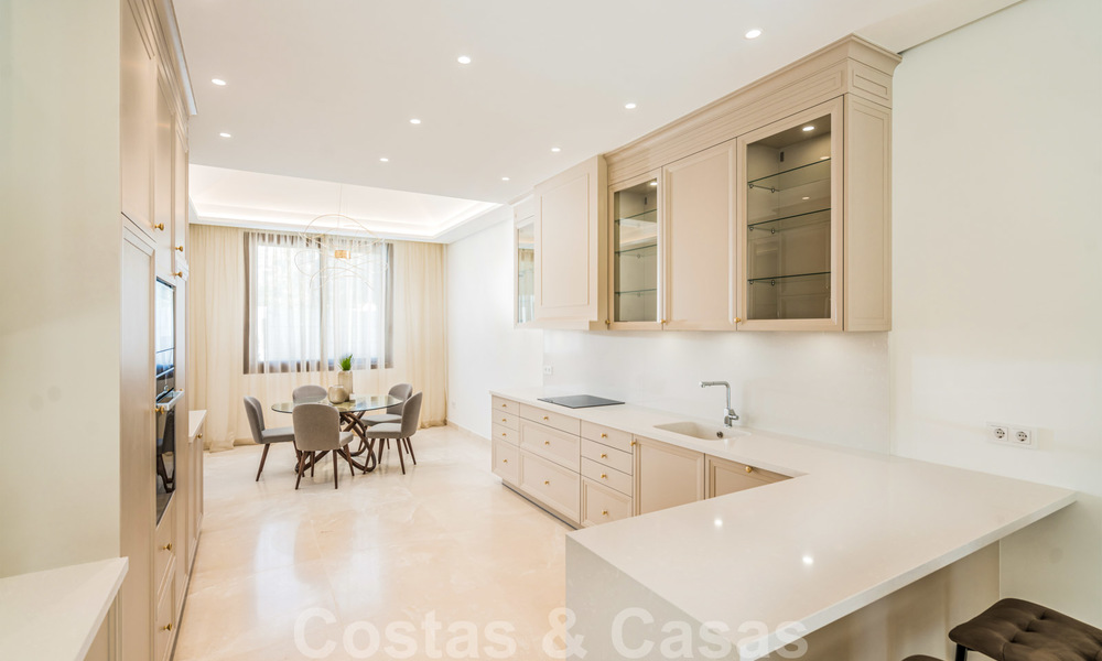 Emménager dans une villa moderne prêt de la mer à vendre dans la prestigieuse Baja de Guadalmina à Marbella 26076