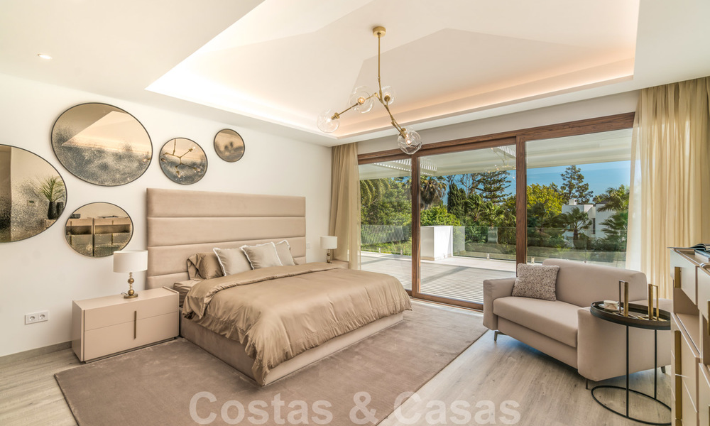 Emménager dans une villa moderne prêt de la mer à vendre dans la prestigieuse Baja de Guadalmina à Marbella 26082