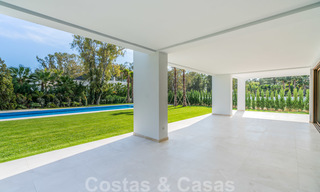 Emménager dans une villa moderne prêt de la mer à vendre dans la prestigieuse Baja de Guadalmina à Marbella 26086 