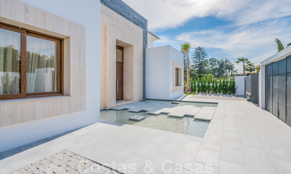 Emménager dans une villa moderne prêt de la mer à vendre dans la prestigieuse Baja de Guadalmina à Marbella 26088