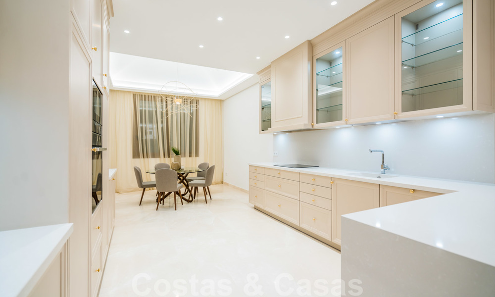 Emménager dans une villa moderne prêt de la mer à vendre dans la prestigieuse Baja de Guadalmina à Marbella 26092