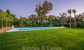 Emménager dans une villa moderne prêt de la mer à vendre dans la prestigieuse Baja de Guadalmina à Marbella 26102 