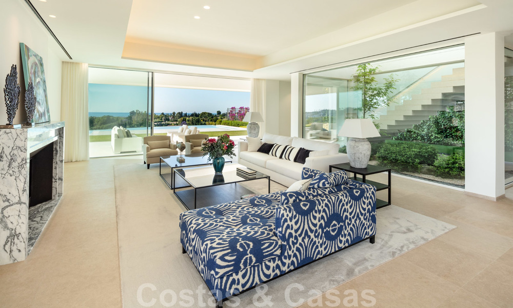Villa à vendre sur le golf de Los Flamingos de style moderne et élégant, avec vue panoramique sur le golf et la mer, à Marbella - Benahavis 26113