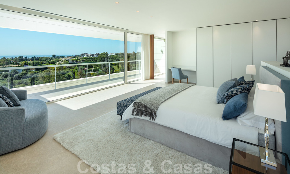 Villa à vendre sur le golf de Los Flamingos de style moderne et élégant, avec vue panoramique sur le golf et la mer, à Marbella - Benahavis 26117