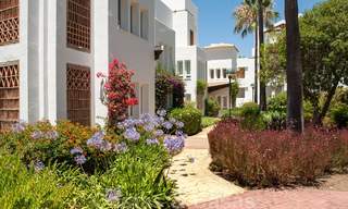 Spacieux appartement avec jardin à vendre avec vue sur la mer dans un beau complexe directement sur la plage à Los Monteros, Marbella 26126 