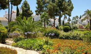 Spacieux appartement avec jardin à vendre avec vue sur la mer dans un beau complexe directement sur la plage à Los Monteros, Marbella 26128 