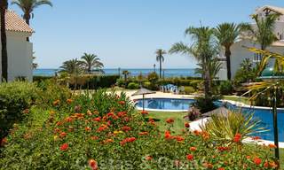 Spacieux appartement avec jardin à vendre avec vue sur la mer dans un beau complexe directement sur la plage à Los Monteros, Marbella 26131 
