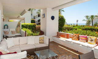 Spacieux appartement avec jardin à vendre avec vue sur la mer dans un beau complexe directement sur la plage à Los Monteros, Marbella 26142 