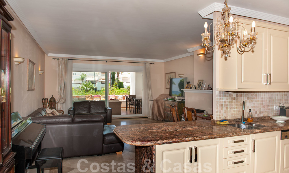Spacieux appartement avec jardin à vendre avec vue sur la mer dans un beau complexe directement sur la plage à Los Monteros, Marbella 26143