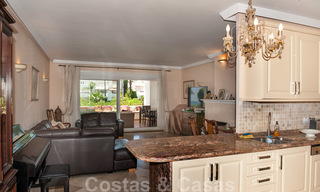 Spacieux appartement avec jardin à vendre avec vue sur la mer dans un beau complexe directement sur la plage à Los Monteros, Marbella 26143 