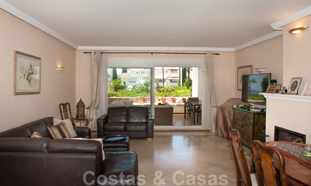Spacieux appartement avec jardin à vendre avec vue sur la mer dans un beau complexe directement sur la plage à Los Monteros, Marbella 26144