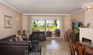 Spacieux appartement avec jardin à vendre avec vue sur la mer dans un beau complexe directement sur la plage à Los Monteros, Marbella 26144 