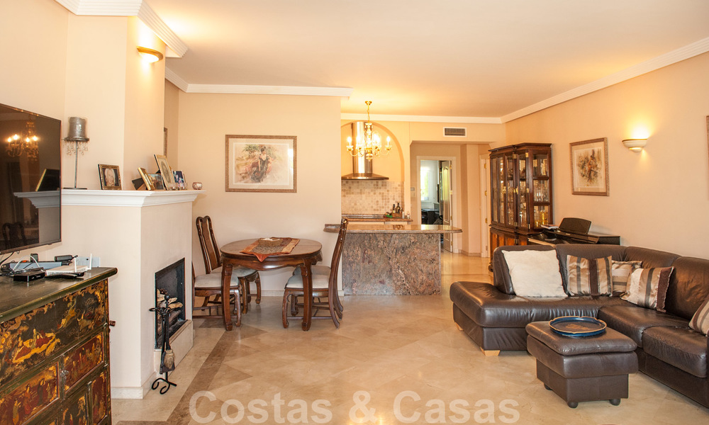 Spacieux appartement avec jardin à vendre avec vue sur la mer dans un beau complexe directement sur la plage à Los Monteros, Marbella 26145