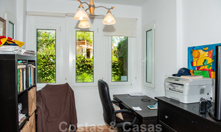 Spacieux appartement avec jardin à vendre avec vue sur la mer dans un beau complexe directement sur la plage à Los Monteros, Marbella 26154 