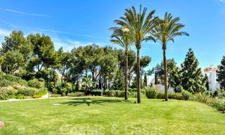 Spacieux appartement avec jardin à vendre avec vue sur la mer dans un beau complexe directement sur la plage à Los Monteros, Marbella 26157 