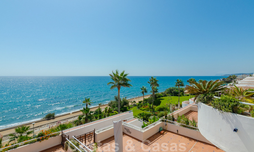 Appartement penthouse à vendre, première ligne de plage avec vue panoramique sur la mer à Estepona 26171
