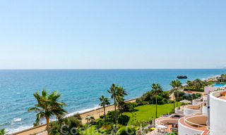 Appartement penthouse à vendre, première ligne de plage avec vue panoramique sur la mer à Estepona 26175 