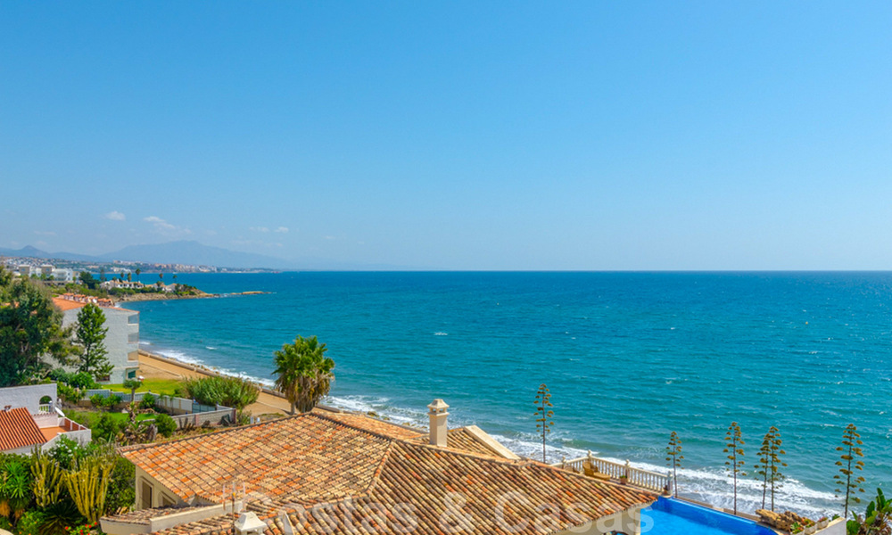Appartement penthouse à vendre, première ligne de plage avec vue panoramique sur la mer à Estepona 26176
