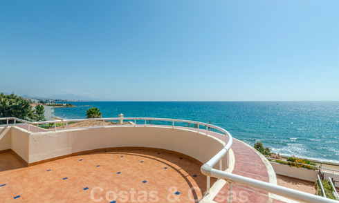 Appartement penthouse à vendre, première ligne de plage avec vue panoramique sur la mer à Estepona 26177