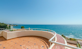 Appartement penthouse à vendre, première ligne de plage avec vue panoramique sur la mer à Estepona 26177 