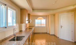 Appartement penthouse à vendre, première ligne de plage avec vue panoramique sur la mer à Estepona 26187 