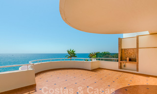 Appartement penthouse à vendre, première ligne de plage avec vue panoramique sur la mer à Estepona 26188 