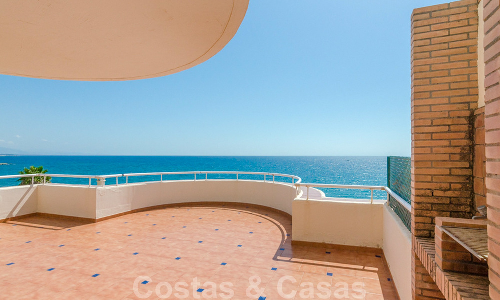 Appartement penthouse à vendre, première ligne de plage avec vue panoramique sur la mer à Estepona 26192