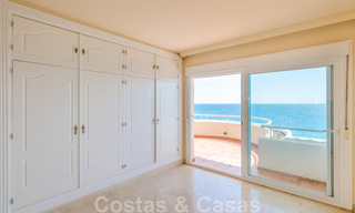 Appartement penthouse à vendre, première ligne de plage avec vue panoramique sur la mer à Estepona 26194 